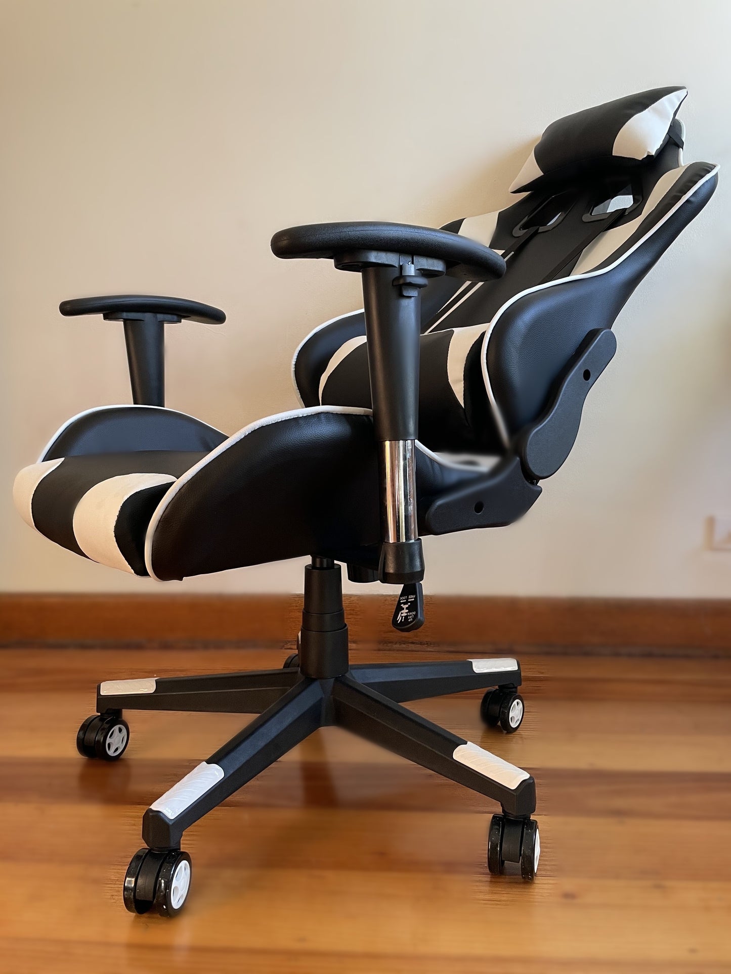 High Back 180 degrees tilt Ergonomic Gaming Office Executive Racing Chair Seat -Black and White